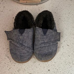 Toms slippers